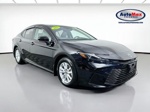 Used 2025 Toyota Camry LE w/ Convenience Package FWD image 1