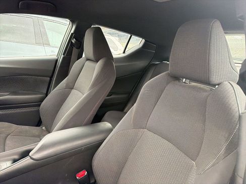 Used 2018 Toyota C-HR XLE FWD image 7