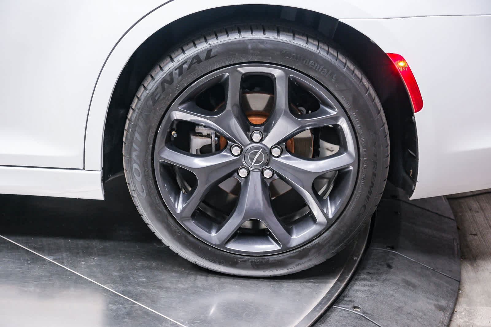 Used 2021 Chrysler 300 S w/ S Model Appearance Package RWD image 9