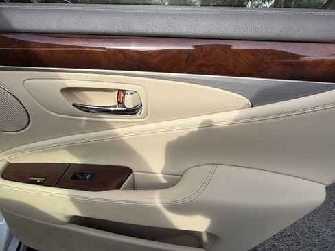 Used 2013 Lexus LS 460 w/ Comfort Pkg RWD image 38