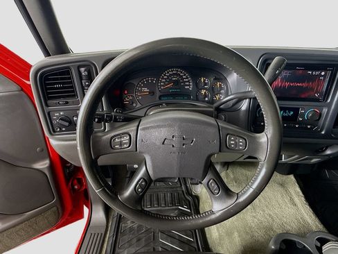 Used 2004 Chevrolet Silverado 2500 LS w/ Skid Plate Package AWD/4WD image 11