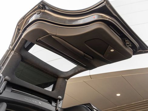 Used 2025 Tesla Model X AWD/4WD image 34