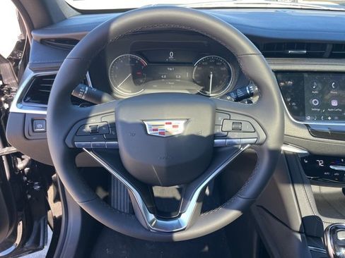 New 2025 Cadillac XT6 Luxury image 19