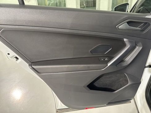 Used 2021 Volkswagen Tiguan SE w/ Panoramic Sunroof Package AWD/4WD image 17