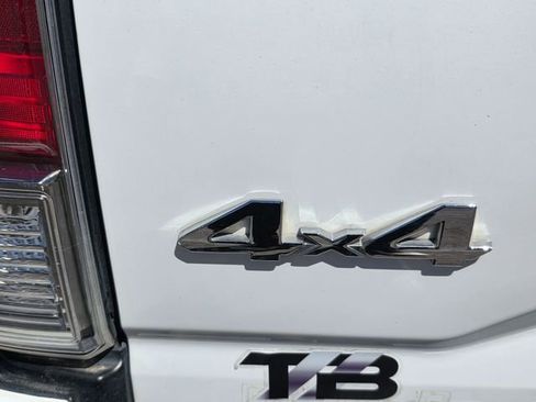 Used 2019 Toyota Tacoma Limited image 24