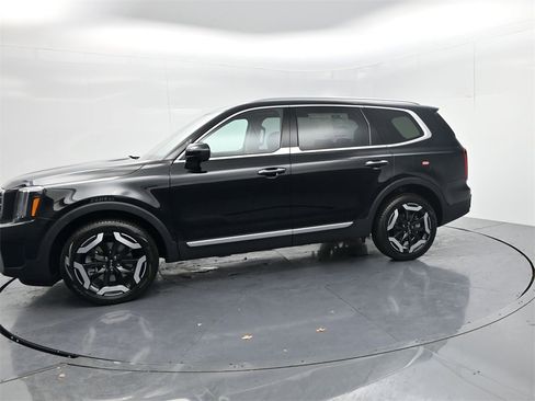 New 2025 Kia Telluride S image 4