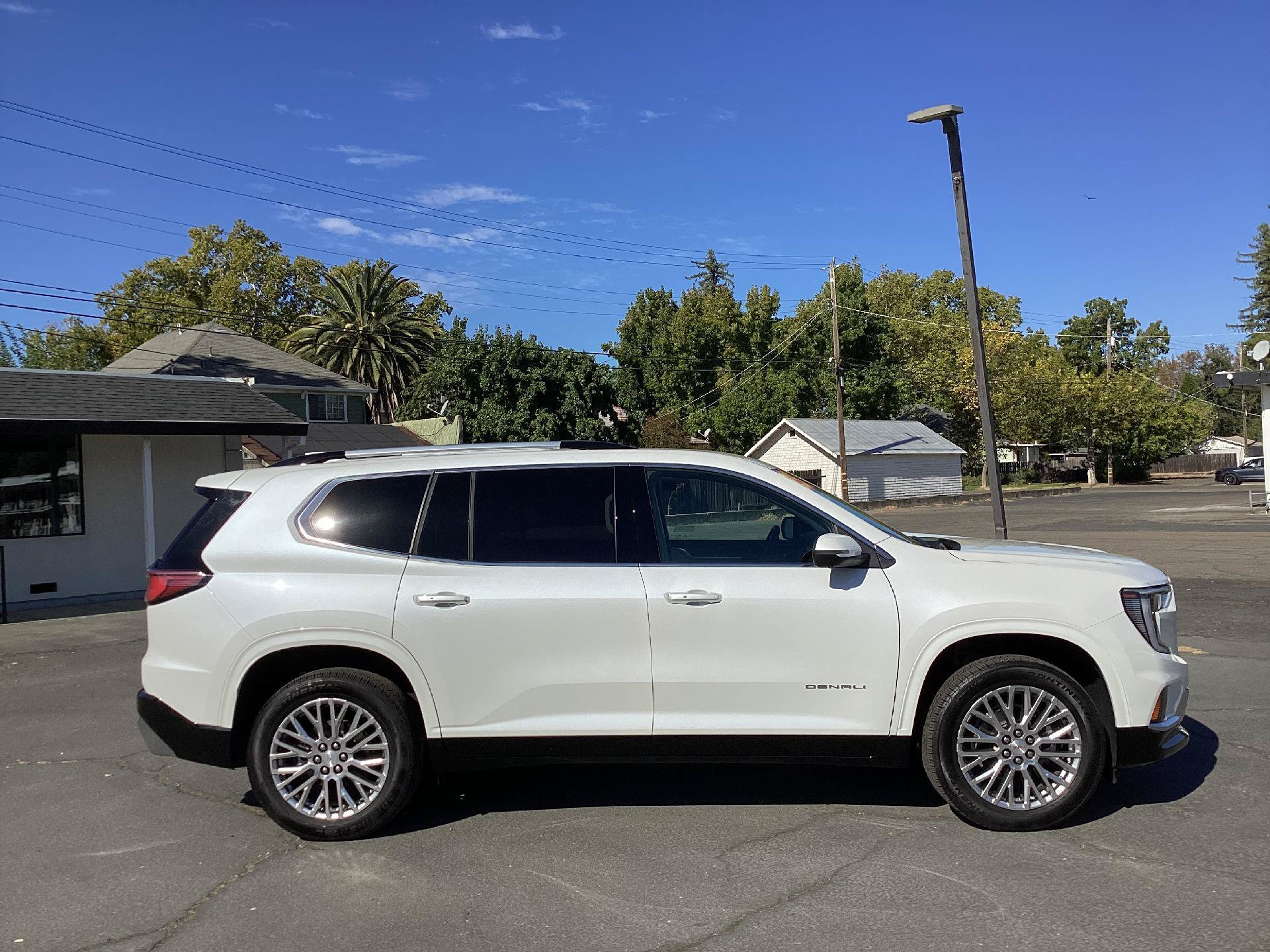 Used 2025 GMC Acadia Denali AWD/4WD image 2