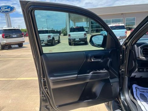 Used 2019 Toyota Tacoma TRD Sport RWD image 10