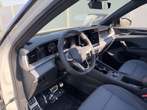 New 2026 Volkswagen Tiguan SE R-Line AWD/4WD image 12