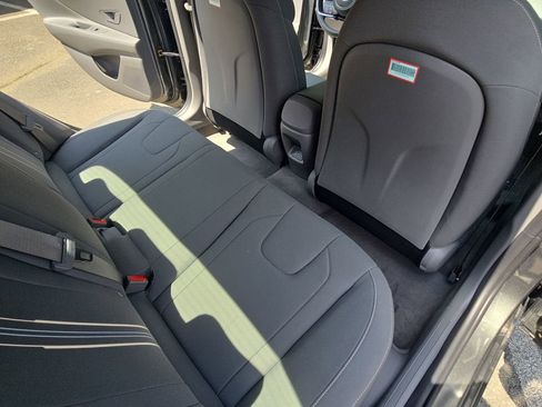 Used 2025 Hyundai Elantra Blue image 11