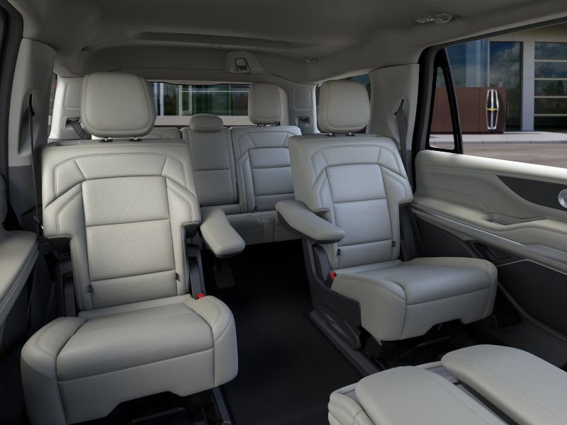 New 2026 Lincoln Navigator Premiere AWD/4WD image 11