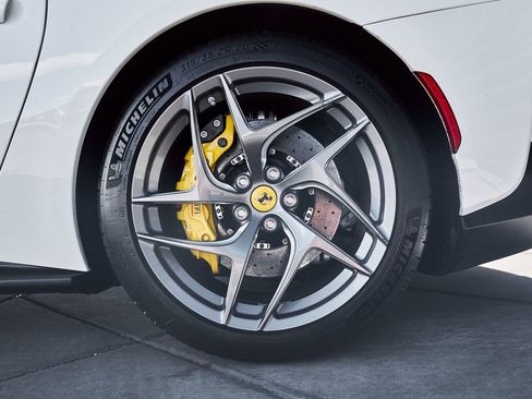 Used 2019 Ferrari 812 Superfast image 17
