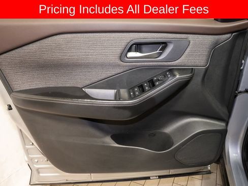 Used 2023 Nissan Rogue SV FWD image 11