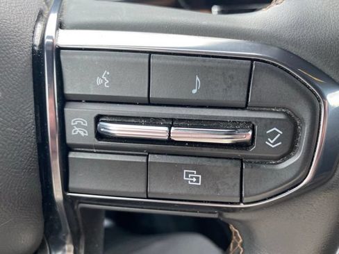 Used 2023 GMC Canyon AT4 w/ Canyon Safety Plus Package AWD/4WD image 23
