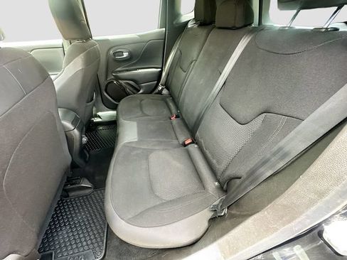 Used 2018 Jeep Renegade Altitude AWD/4WD image 24