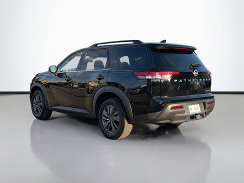 Used 2023 Nissan Pathfinder SV w/ SV Premium Package image 5