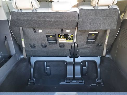 Used 2024 Toyota Sienna LE FWD image 30