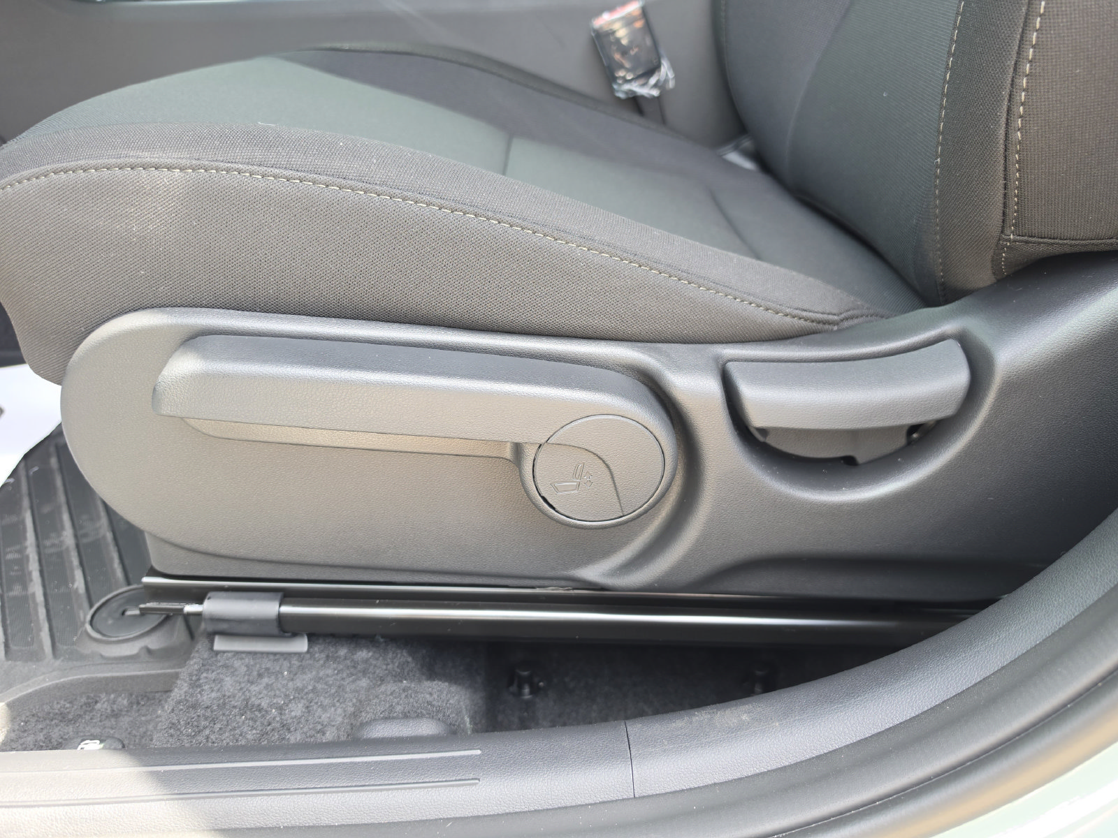 New 2027 Hyundai Kona SE FWD image 24