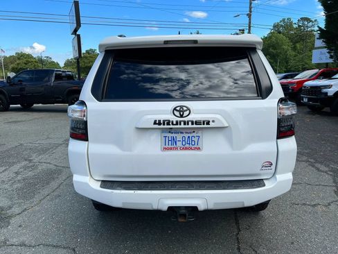 Used 2017 Toyota 4Runner SR5 Premium AWD/4WD image 5