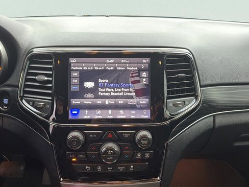 Used 2019 Jeep Grand Cherokee Limited image 14