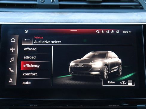 Used 2021 Audi e-tron Premium Plus w/ Premium Plus Package image 39