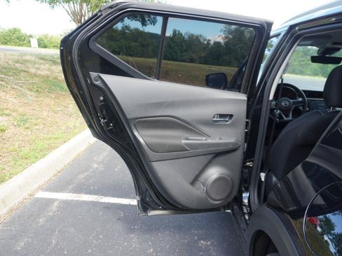 Used 2022 Nissan Kicks SV w/ Interior Electronics Package FWD image 14
