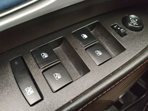 Used 2015 Chevrolet Equinox LTZ image 27