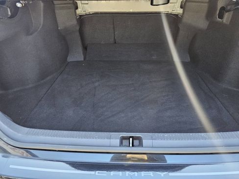 Used 2018 Toyota Camry LE image 7