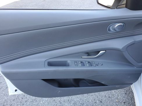 Used 2025 Hyundai Elantra SEL FWD image 13