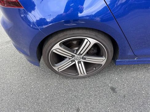 Used 2016 Volkswagen Golf R 4-Door AWD/4WD image 17