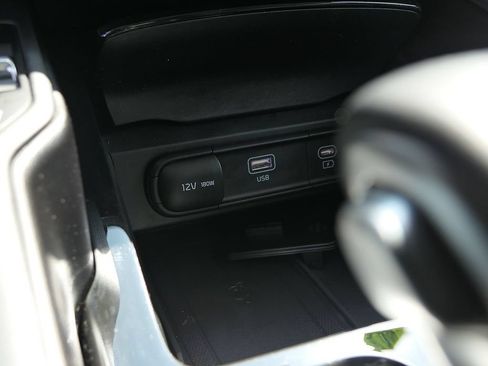 Used 2024 Kia Telluride EX w/ EX Captain's Chair Package FWD image 21