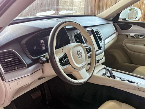 Used 2025 Volvo XC90 B5 Core AWD/4WD image 6