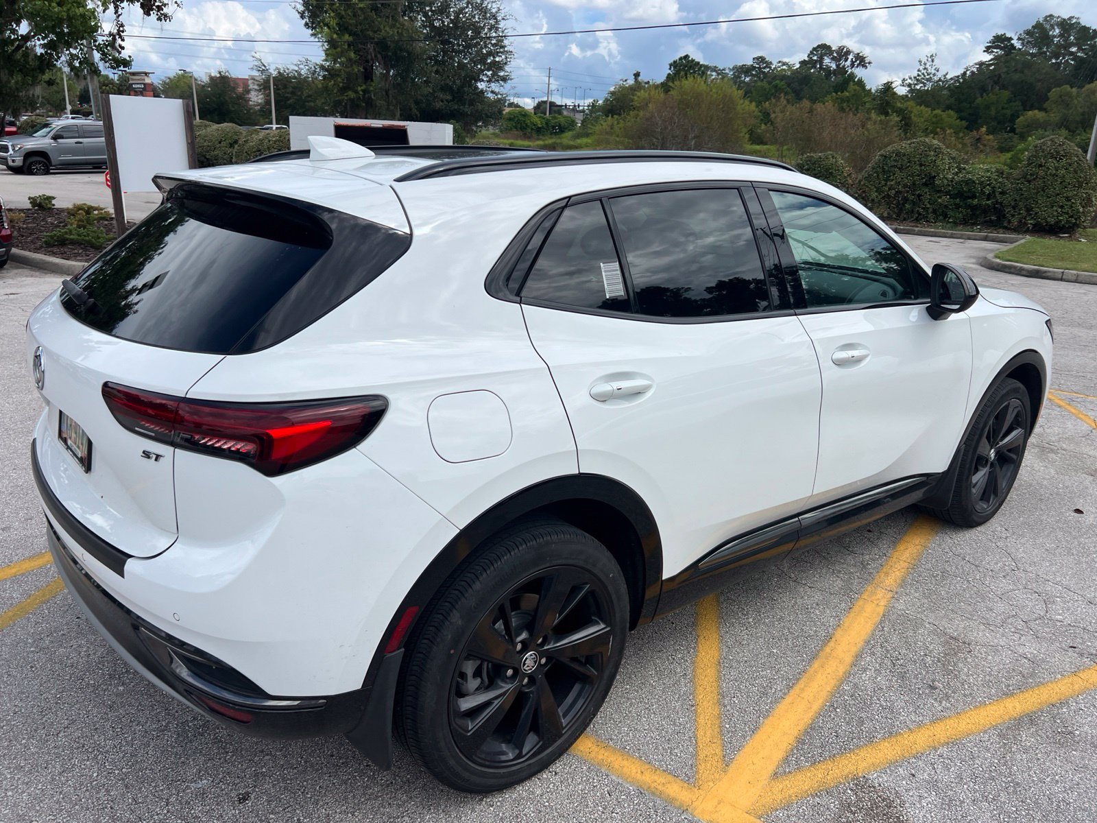 Used 2023 Buick Envision Essence w/ Sport Touring Package AWD/4WD image 3