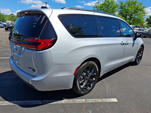 Used 2026 Chrysler Pacifica Limited w/ S Appearance Package AWD/4WD image 6