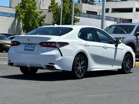 Used 2023 Toyota Camry SE FWD image 8