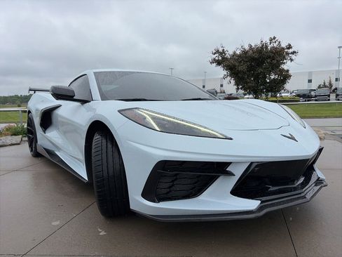Used 2021 Chevrolet Corvette Stingray Preferred Cpe w/ Z51 Performance Package RWD image 2