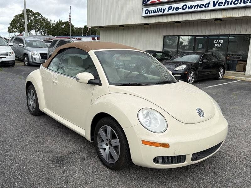 Used 2006 Volkswagen Beetle Convertible w/ Package 1 FWD image 2