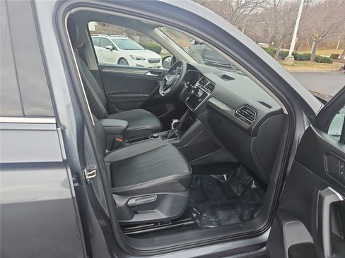 Certified 2024 Volkswagen Tiguan SE image 29