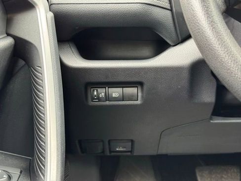 Certified 2025 Toyota RAV4 XLE AWD/4WD image 32