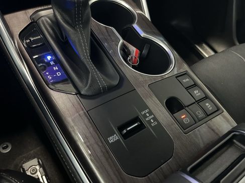 Used 2023 Toyota Highlander Platinum image 17