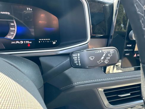 New 2025 Volkswagen Taos SE image 25