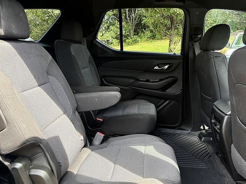 Used 2023 Chevrolet Traverse LT AWD/4WD image 13