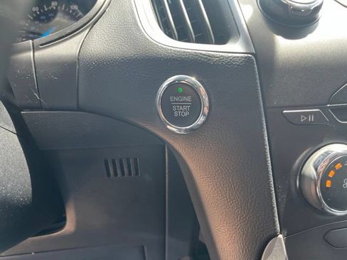Used 2018 Ford Edge SE FWD image 25