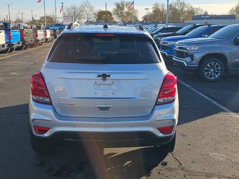 Used 2022 Chevrolet Trax LT w/ Driver Confidence Package image 6
