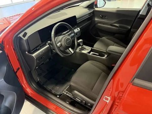 Used 2025 Hyundai Kona SEL AWD/4WD image 9