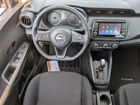 New 2025 Nissan Kicks Play S image 9