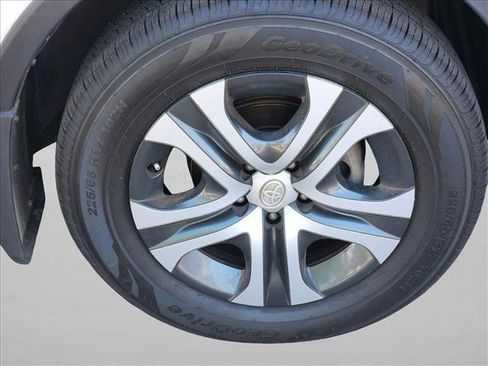Used 2018 Toyota RAV4 LE w/ All Weather Liner Package FWD image 27