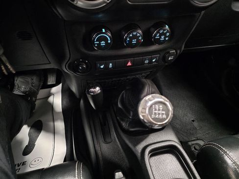 Used 2012 Jeep Wrangler Unlimited Rubicon w/ Dual Top Group image 25