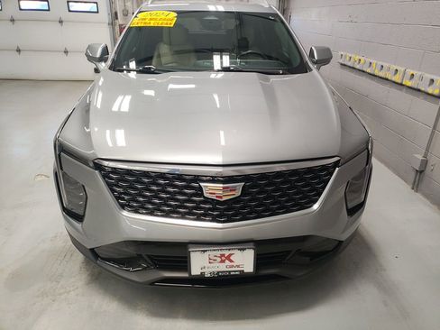 Used 2024 Cadillac XT4 Premium Luxury image 6