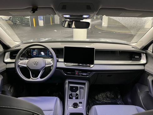 New 2025 Volkswagen Tiguan SE image 7